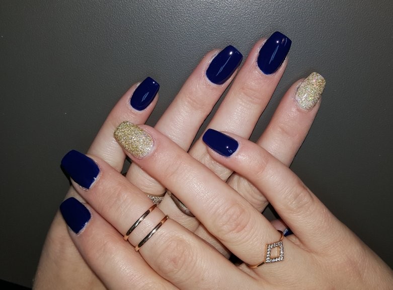 nails