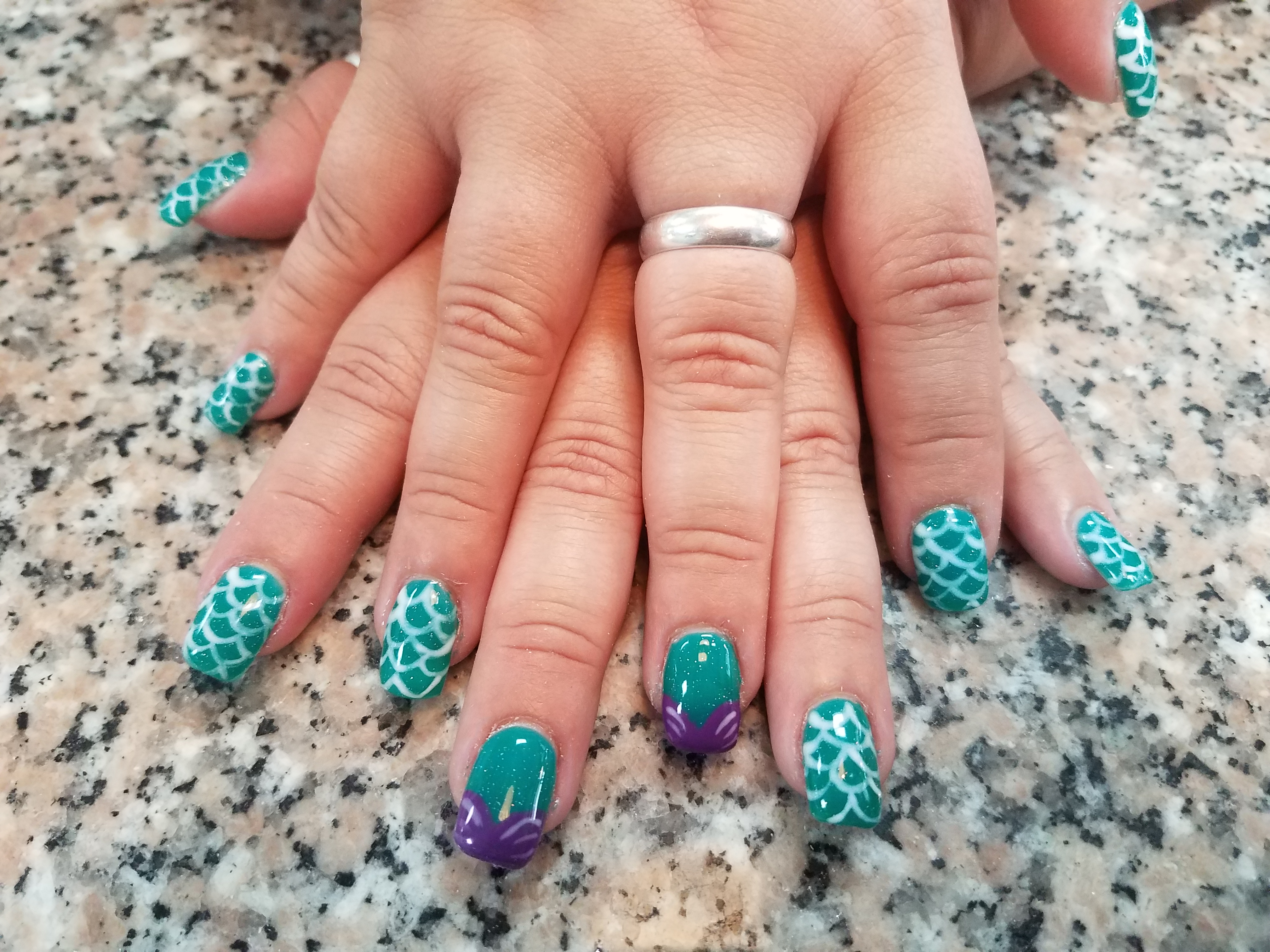 nails